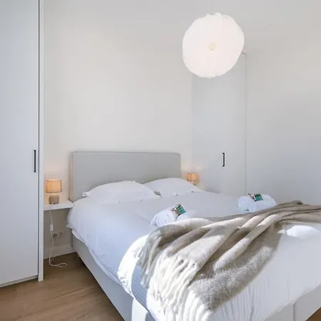 Huswell - Beautiful Vacation 'valkehuisje' In *