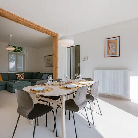 Huswell - Beautiful Vacation 'valkehuisje' In Vakantiehuis